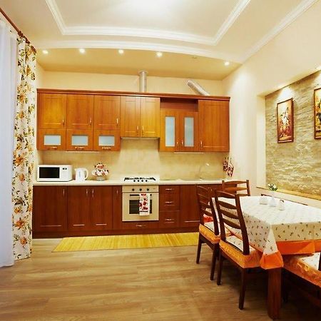 Petra Doroshenka19 Street Apartment Lviv Bagian luar foto